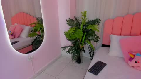 Snapshot of jasmin_evano29 chatting on 9, 6, 2026 online show from 9, 6, 2026