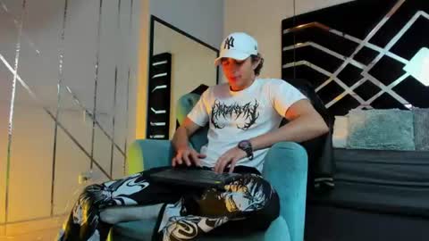 Snapshot of jaytaylorr chatting on 15, 6, 2026 Jay Taylor online show from 15, 6, 2026