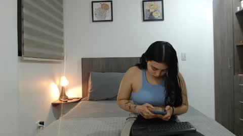 Jazmin and Scarlett online show from 19, 5, 2026