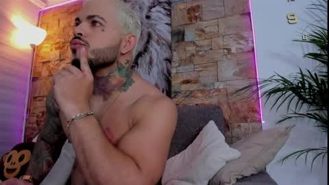 Jean  axelcrow       Modelo Independiente online show from 15, 4, 2026