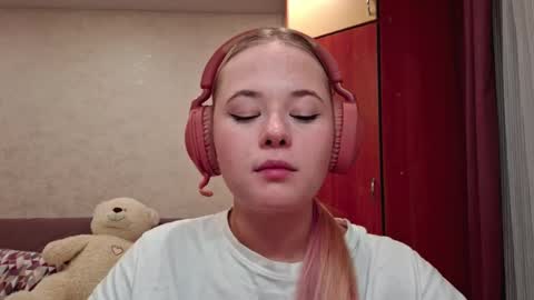 Snapshot of jeanesochan chatting on 24, 10, 2025 Sofia online show from 24, 10, 2025