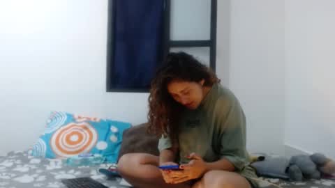 Snapshot of jeans_and_emma chatting on 24, 9, 2025 jeans_and_emma online show from 24, 9, 2025