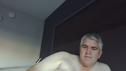 Snapshot of jecko71 chatting on 19, 12, 2024 dadbody71 online show from 19, 12, 2024