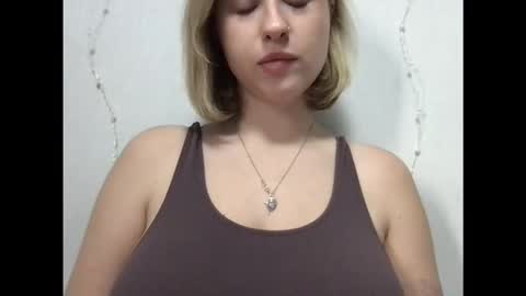 Snapshot of jelly_gum chatting on 5, 12, 2025 Inna online show from 5, 12, 2025