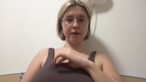 Snapshot of jelly_gum chatting on 5, 1, 2026 Inna online show from 5, 1, 2026