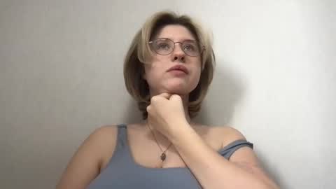 Snapshot of jelly_gum chatting on 5, 3, 2026 Inna online show from 5, 3, 2026