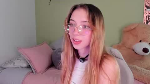 Snapshot of jelly_w5 chatting on 8, 7, 2026 Jelly online show from 8, 7, 2026
