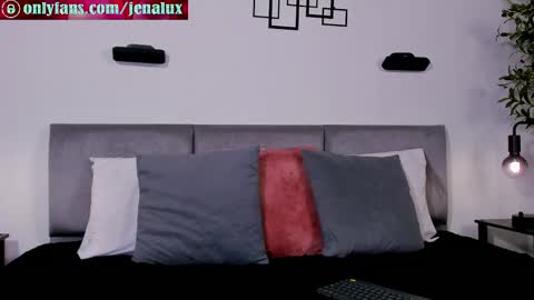 Snapshot of jenalux_ chatting on 6, 5, 2026 Jennalux online show from 6, 5, 2026