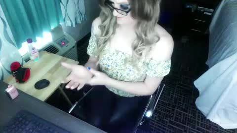 Jenna Cross online show from 28, 1, 2025