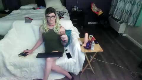 Jenna Cross online show from 8, 11, 2025