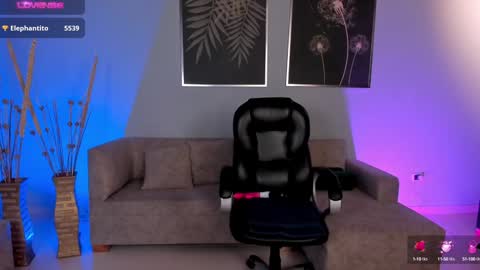 Snapshot of jennaolson chatting on 5, 2, 2025 Jenna Olson online show from 5, 2, 2025