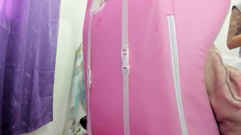 jennifer_bodyy0404 online show from 19, 5, 2026