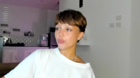 Jenifer Clyde online show from 19, 6, 2026
