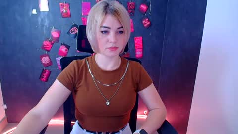 Snapshot of jennifer_cuttie chatting on 4, 8, 2026 Jennifer online show from 4, 8, 2026