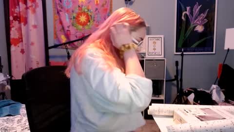 Jennifer Gwen online show from 27, 2, 2025