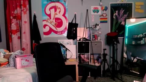 Jennifer Gwen online show from 11, 9, 2025