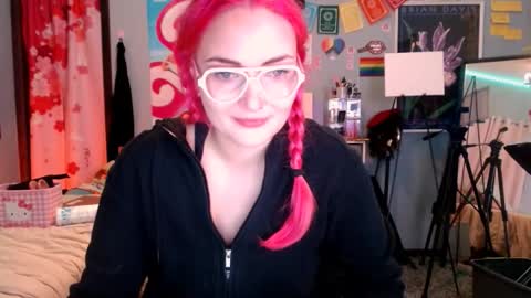 Jennifer Gwen online show from 29, 10, 2025