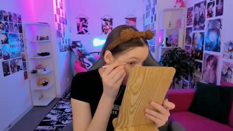 jenniferkiim online show from 16, 3, 2026