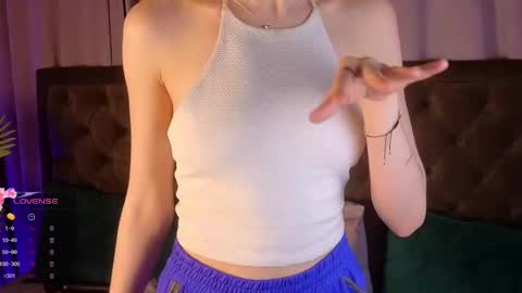 jenny_bunny_ online show from 10, 3, 2025