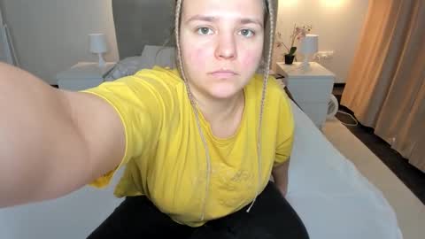 Snapshot of jenny_jimmy chatting on 28, 10, 2025 Jenny online show from 28, 10, 2025