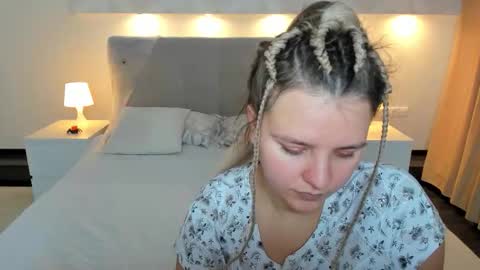 Snapshot of jenny_jimmy chatting on 29, 10, 2025 Jenny online show from 29, 10, 2025