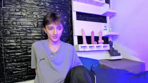 jero independent model online show from 20, 2, 2025