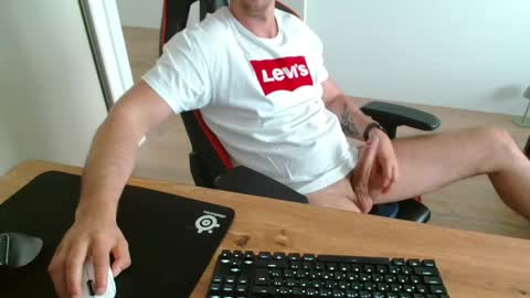 Snapshot of jerklove1006 chatting on 1, 6, 2026 Boy likes daddies online show from 1, 6, 2026