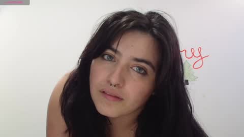 Snapshot of jessicared18 chatting on 5, 2, 2025 jessicared18 online show from 5, 2, 2025