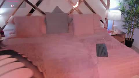 Snapshot of jessiica_stonne2 chatting on 6, 3, 2025 JESSICA STONNE online show from 6, 3, 2025