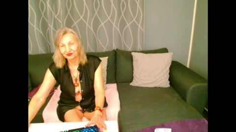 Snapshot of jessy_curt chatting on 5, 12, 2025 jessy curt online show from 5, 12, 2025