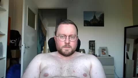 jeuneloup92 online show from 25, 2, 2025