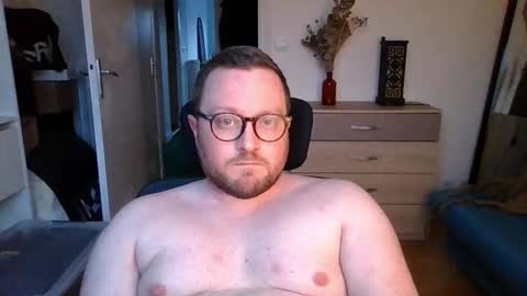 jeuneloup92 online show from 9, 2, 2026