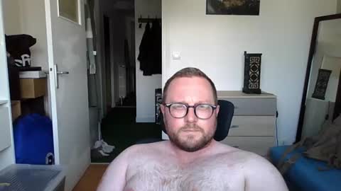 jeuneloup92 online show from 25, 6, 2026
