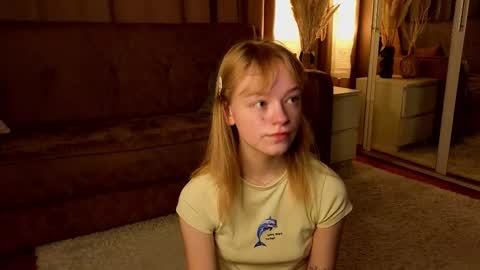 Snapshot of jewellhogan chatting on 20, 12, 2025 Gwen online show from 20, 12, 2025