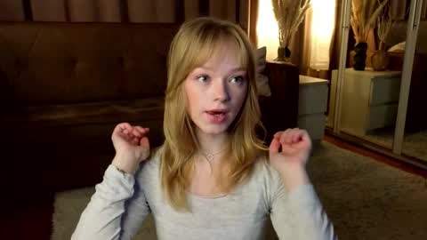 Snapshot of jewellhogan chatting on 21, 12, 2025 Gwen online show from 21, 12, 2025