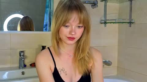 Snapshot of jewellhogan chatting on 1, 2, 2026 Gwen online show from 1, 2, 2026