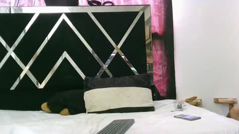 jhoana aston - daniel online show from 7, 1, 2025