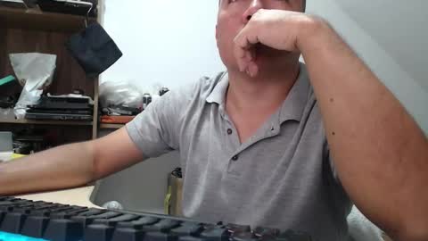 Snapshot of jhonatan_morales_s chatting on 11, 11, 2025 jhonatan_morales_s online show from 11, 11, 2025