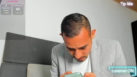 Jhony Alzate online show from 5, 5, 2026