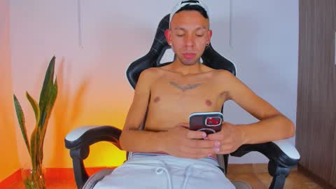 Snapshot of jhors_silv chatting on 21, 10, 2025 Jhors online show from 21, 10, 2025