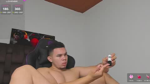 Jhonatan80  online show from 5, 3, 2025