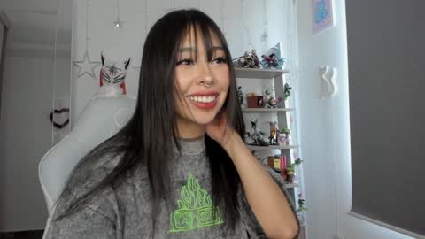 Snapshot of ji_hyun chatting on 4, 2, 2025 Ji online show from 4, 2, 2025