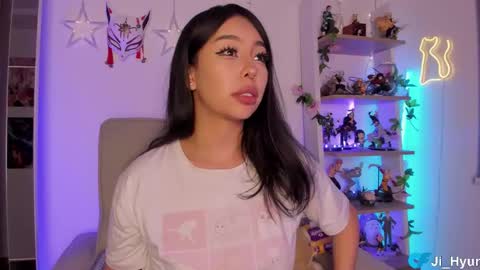 Snapshot of ji_hyun chatting on 2, 10, 2025 Ji online show from 2, 10, 2025