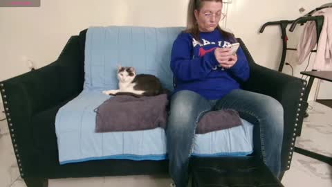 Nicole  Allen online show from 21, 1, 2025