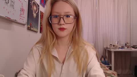 Snapshot of joan_kiss chatting on 1, 10, 2025 joan_kiss online show from 1, 10, 2025