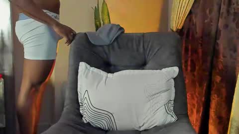 JOAN SAENZ online show from 6, 3, 2025