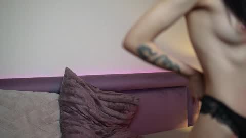  Joelle  online show from 12, 11, 2025