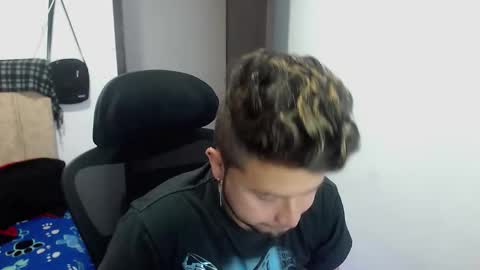 JOHAN independient model online show from 26, 9, 2025