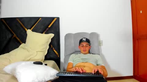 john_hot690 online show from 6, 4, 2026