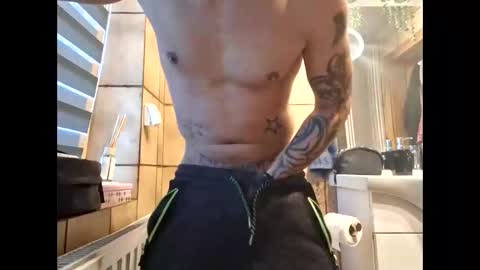 Snapshot of johnlong25cm chatting on 26, 12, 2024 johnlong25cm online show from 26, 12, 2024